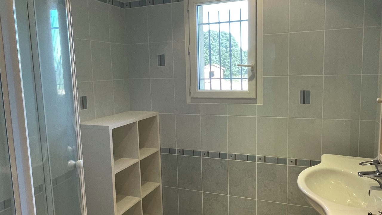 Photo of Bathroom in Beaumes-de-Venise