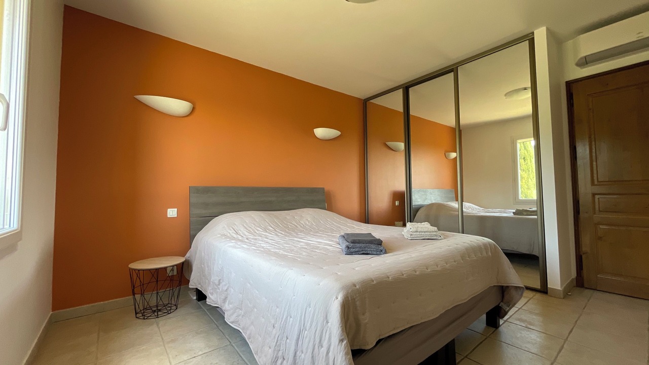 Photo of Bedroom in Beaumes-de-Venise