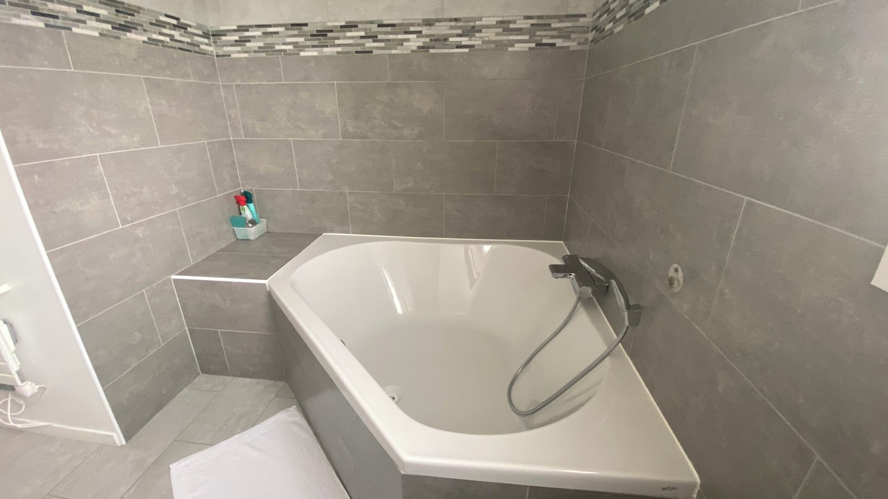 Photo of Bathroom in Ludon-Medoc