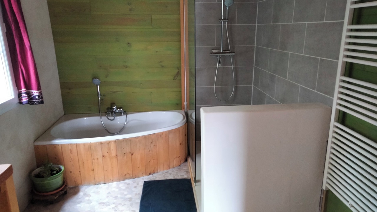 Photo of Bathroom in Domino