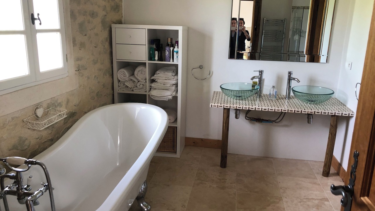 Photo of Bathroom in Armillac