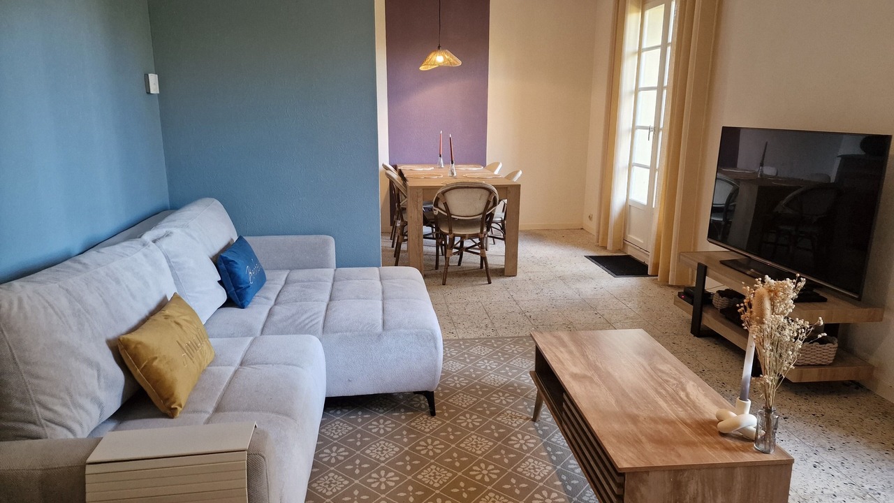 Photo of Livingroom in Saint-Julien-de-Lampon
