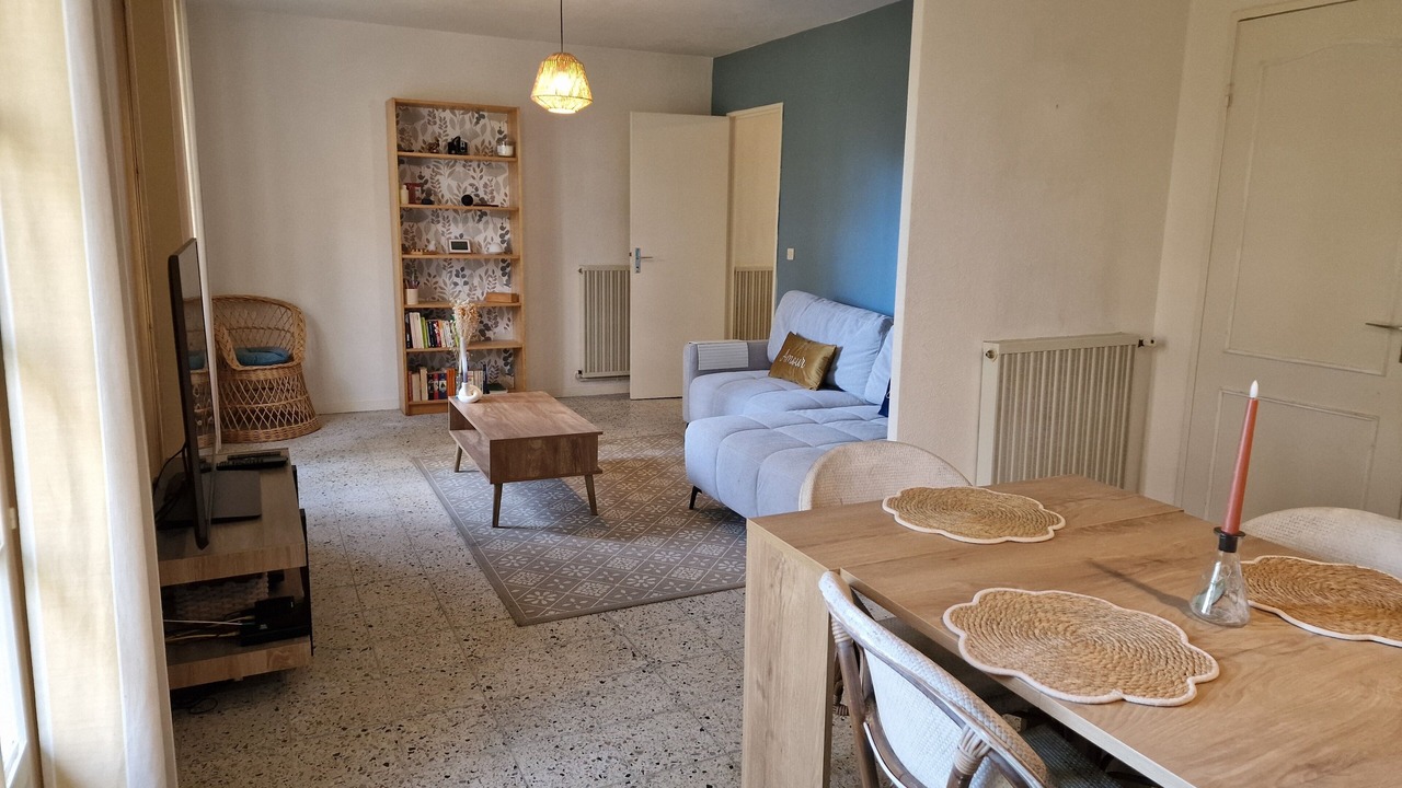 Photo of Livingroom in Saint-Julien-de-Lampon