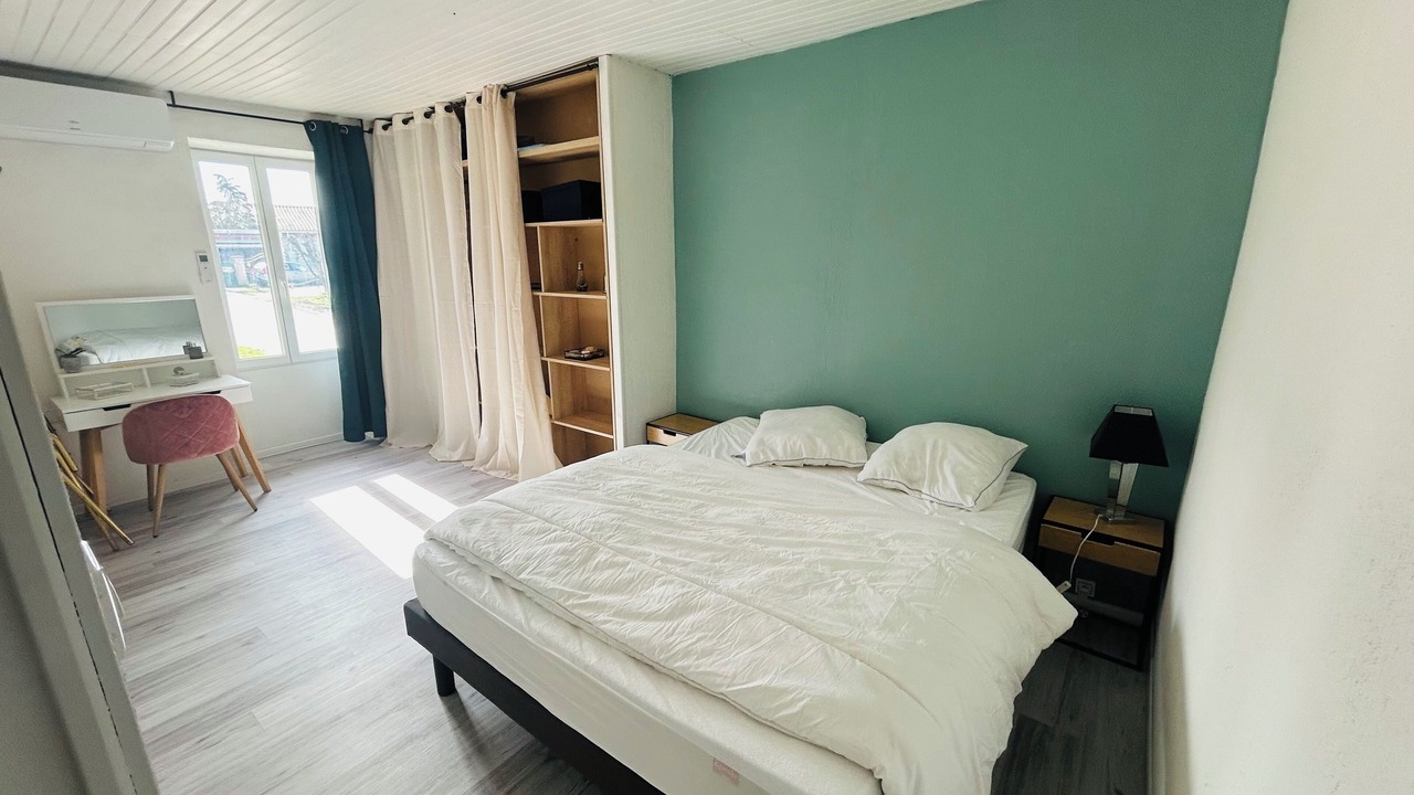 Photo of Bedroom in Saint-Laurent-de-Medoc