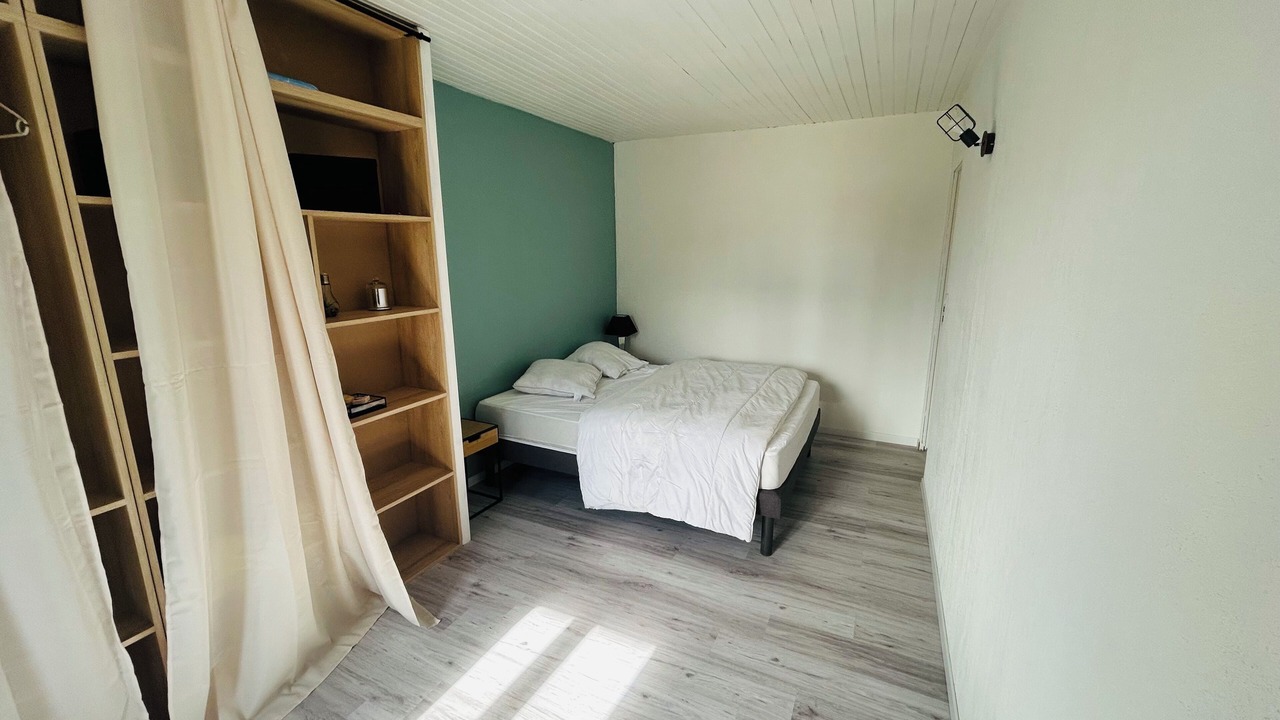 Photo of Bedroom in Saint-Laurent-de-Medoc
