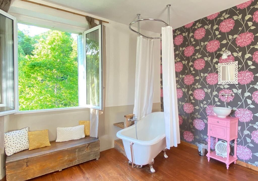 Photo of Bathroom in Issor