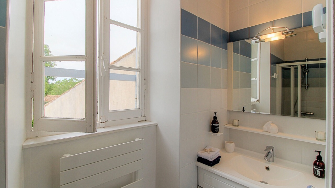 Photo of Bathroom in La Jarrie