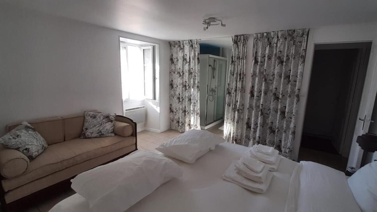 Photo of Bedroom in Rouille