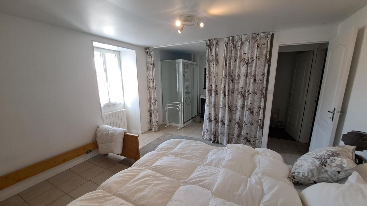 Photo of Bedroom in Rouille