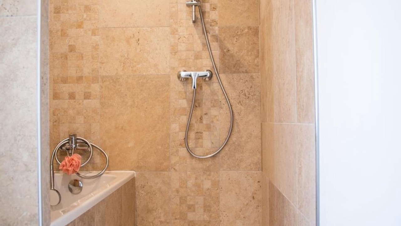 Photo of Bathroom in Rouille
