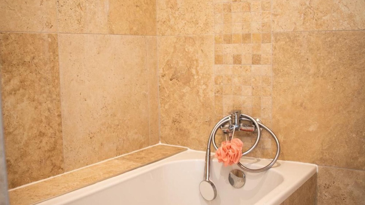 Photo of Bathroom in Rouille