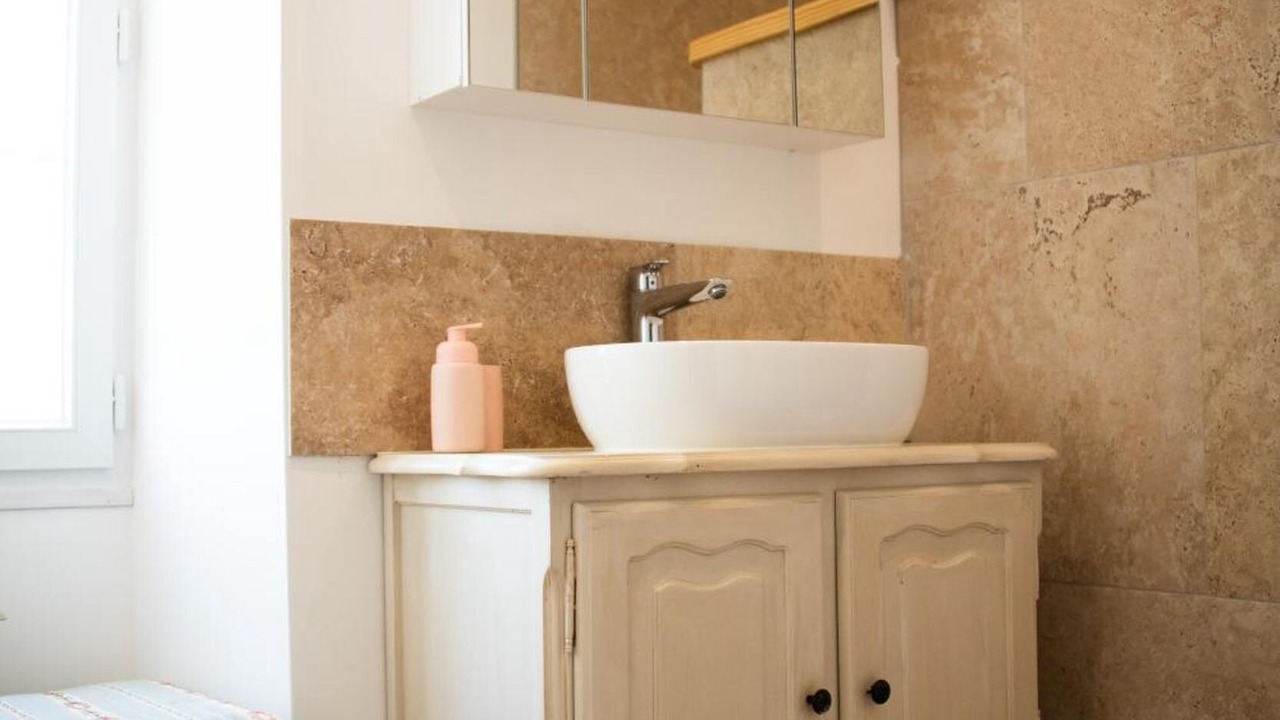 Photo of Bathroom in Rouille