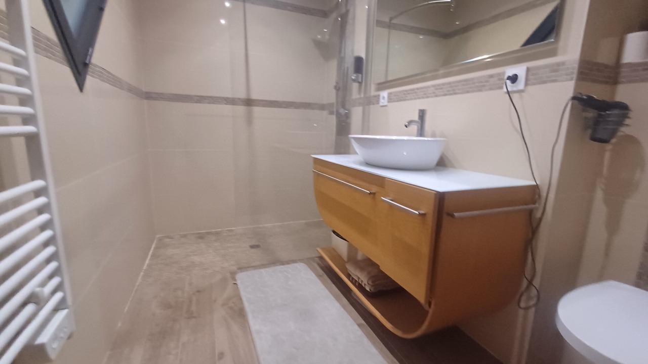 Photo of Bathroom in Camblanes-et-Meynac