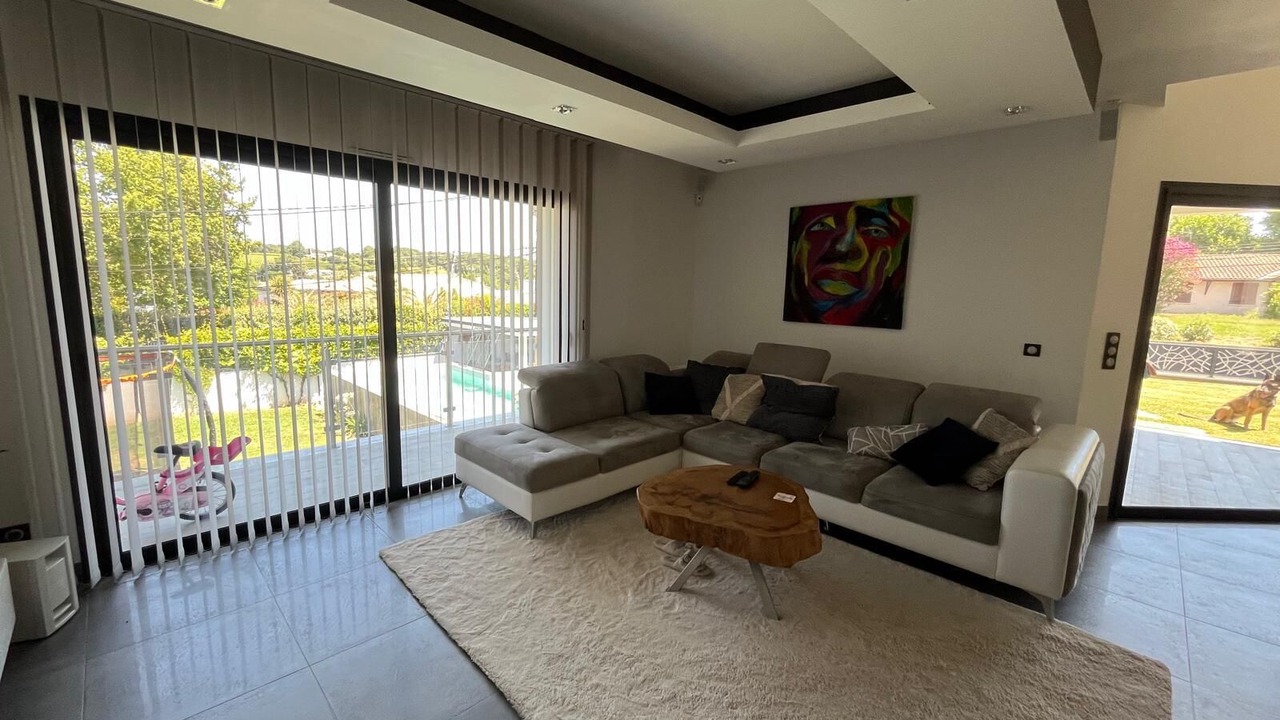 Photo of Livingroom in Camblanes-et-Meynac