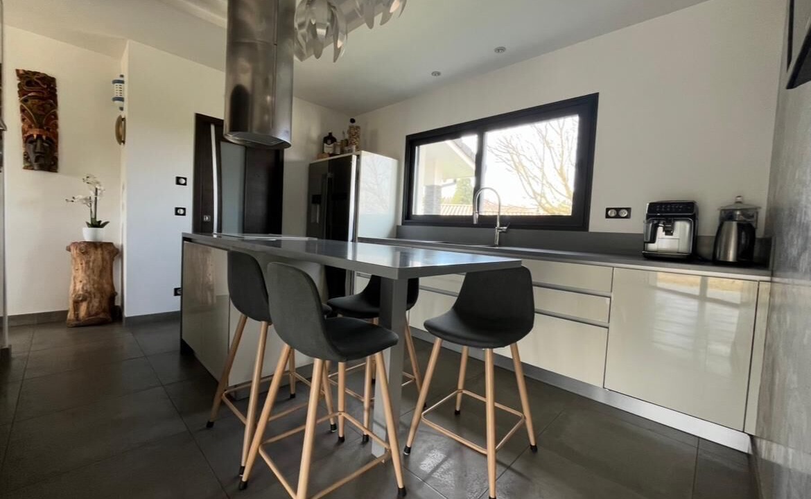 Photo of Kitchen in Camblanes-et-Meynac