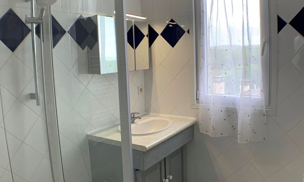 Photo of Bathroom in Chenac-Saint-Seurin-d'Uzet