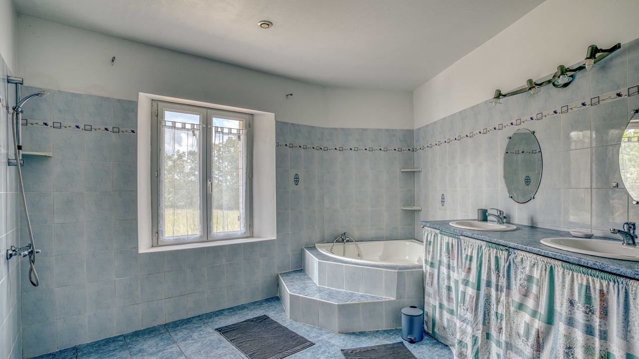 Photo of Bathroom in Beaumont-du-Perigord