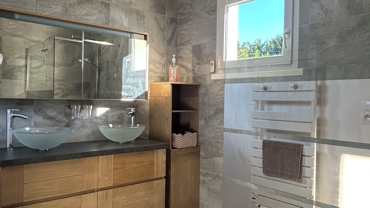 Photo of Bathroom in Fontaine-le-Comte