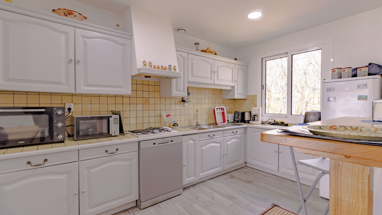 Photo of Kitchen in Saint-Cernin-de-Larche