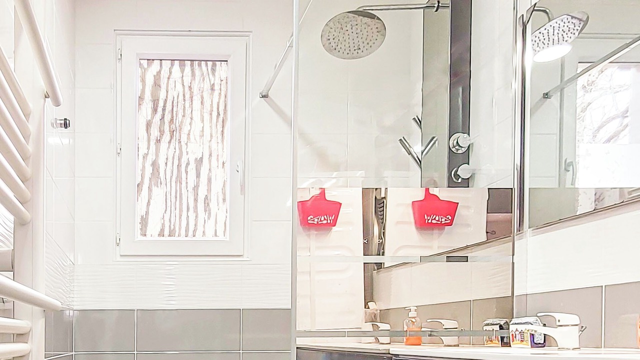 Photo of Bathroom in Saint-Cernin-de-Larche