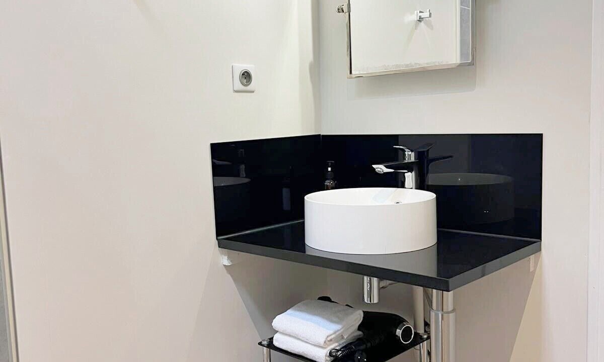 Photo of Bathroom in Bordeaux City Centre