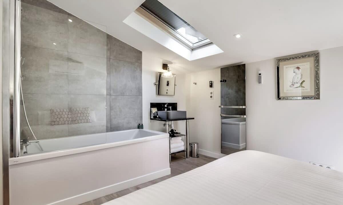 Photo of Bathroom in Bordeaux City Centre