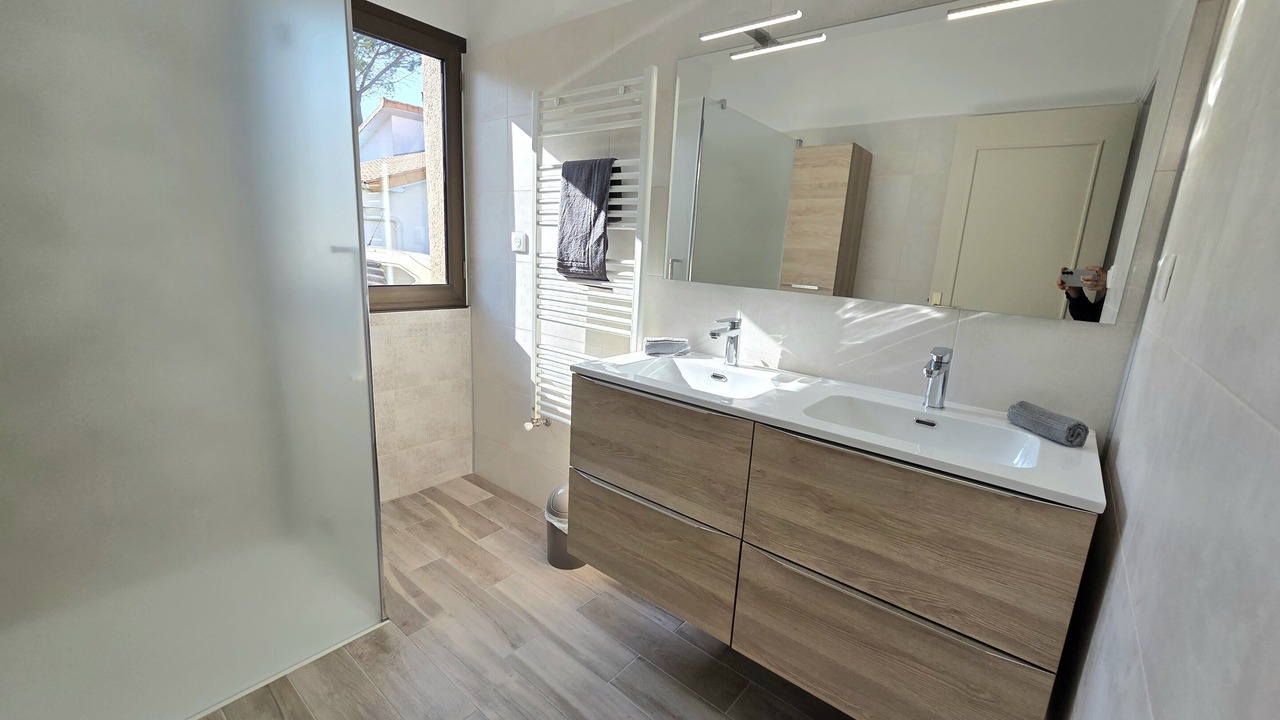 Photo of Bathroom in L'Isle-d'Espagnac