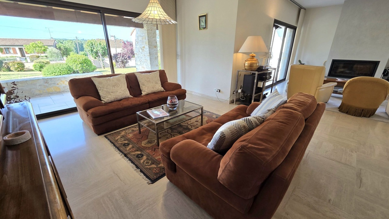 Photo of Livingroom in L'Isle-d'Espagnac
