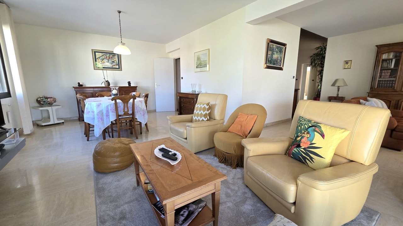 Photo of Livingroom in L'Isle-d'Espagnac