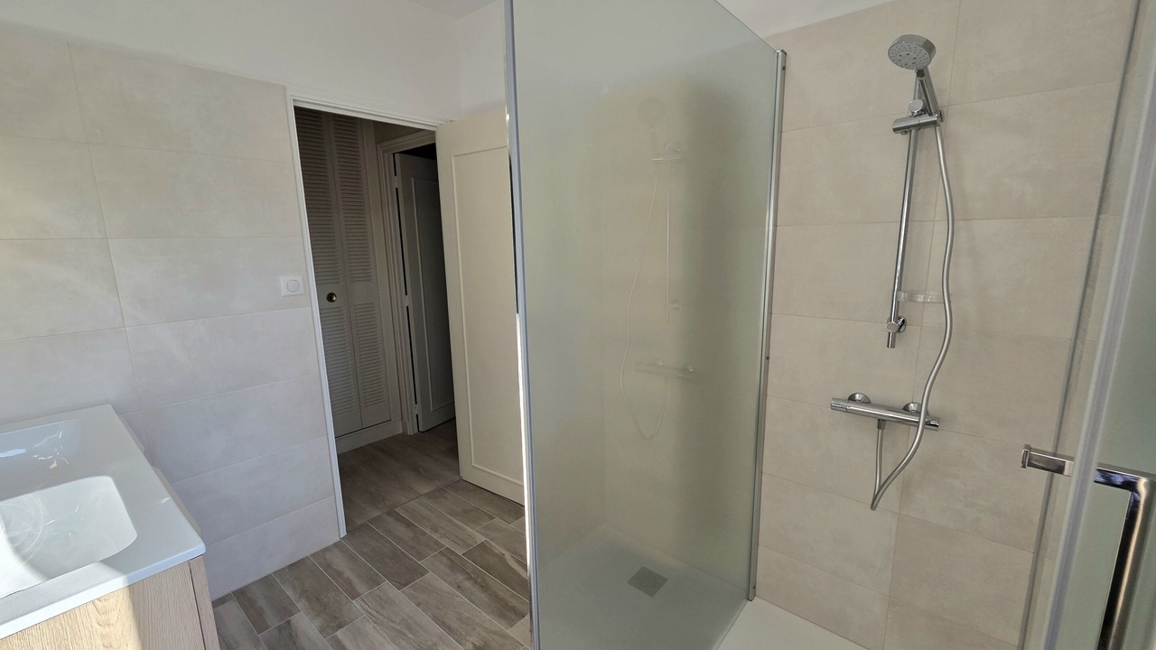 Photo of Bathroom in L'Isle-d'Espagnac