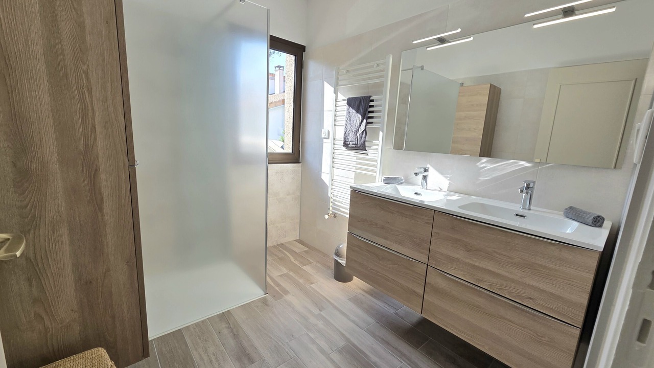 Photo of Bathroom in L'Isle-d'Espagnac