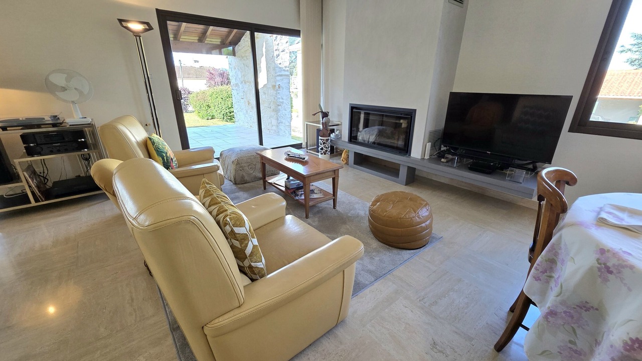 Photo of Livingroom in L'Isle-d'Espagnac