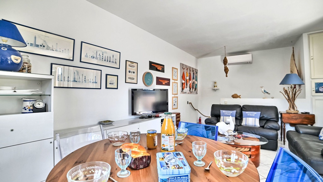 Photo of Bedroom in Domino