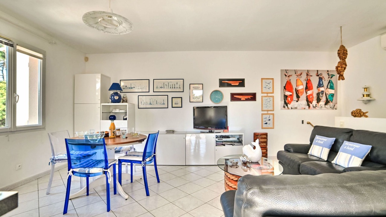 Photo of Livingroom in Domino