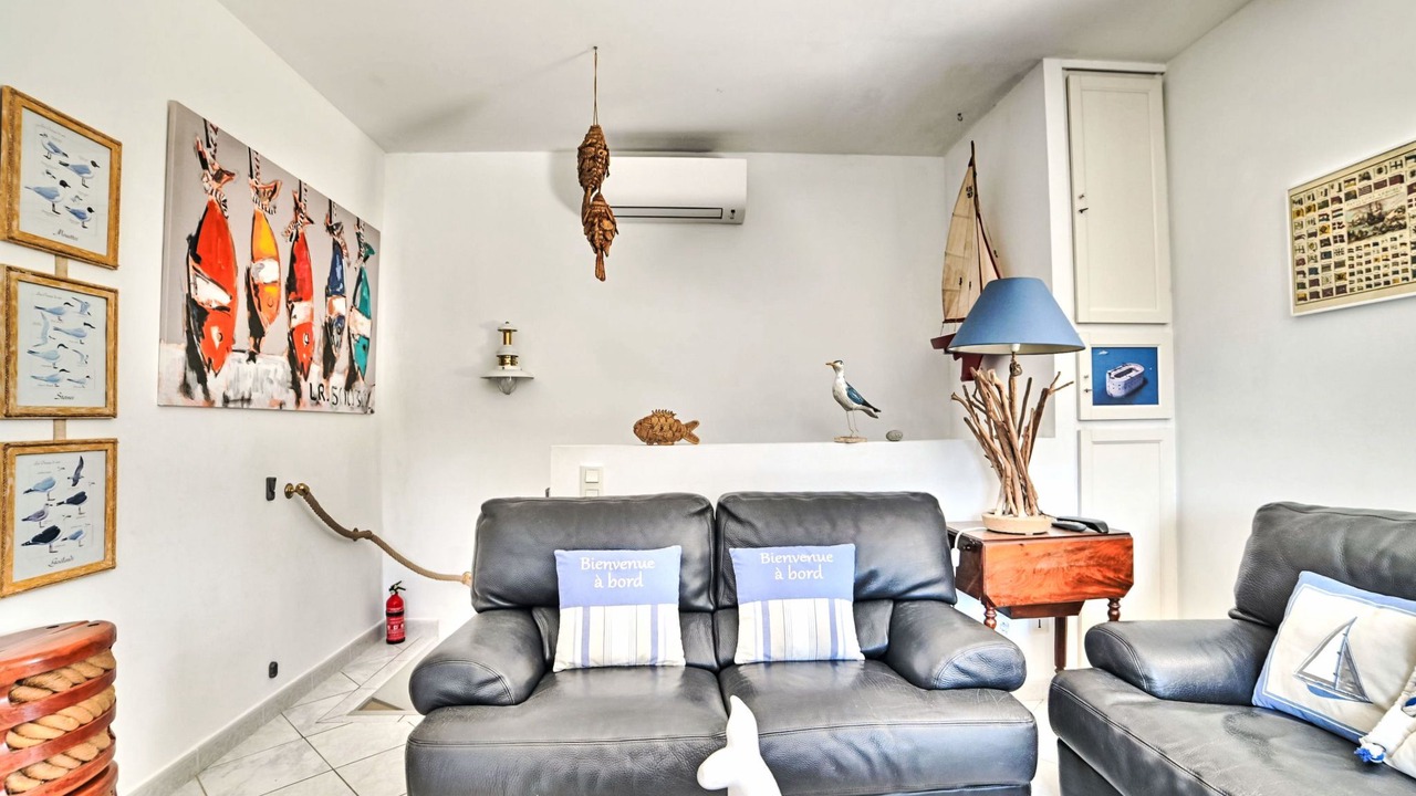 Photo of Livingroom in Domino