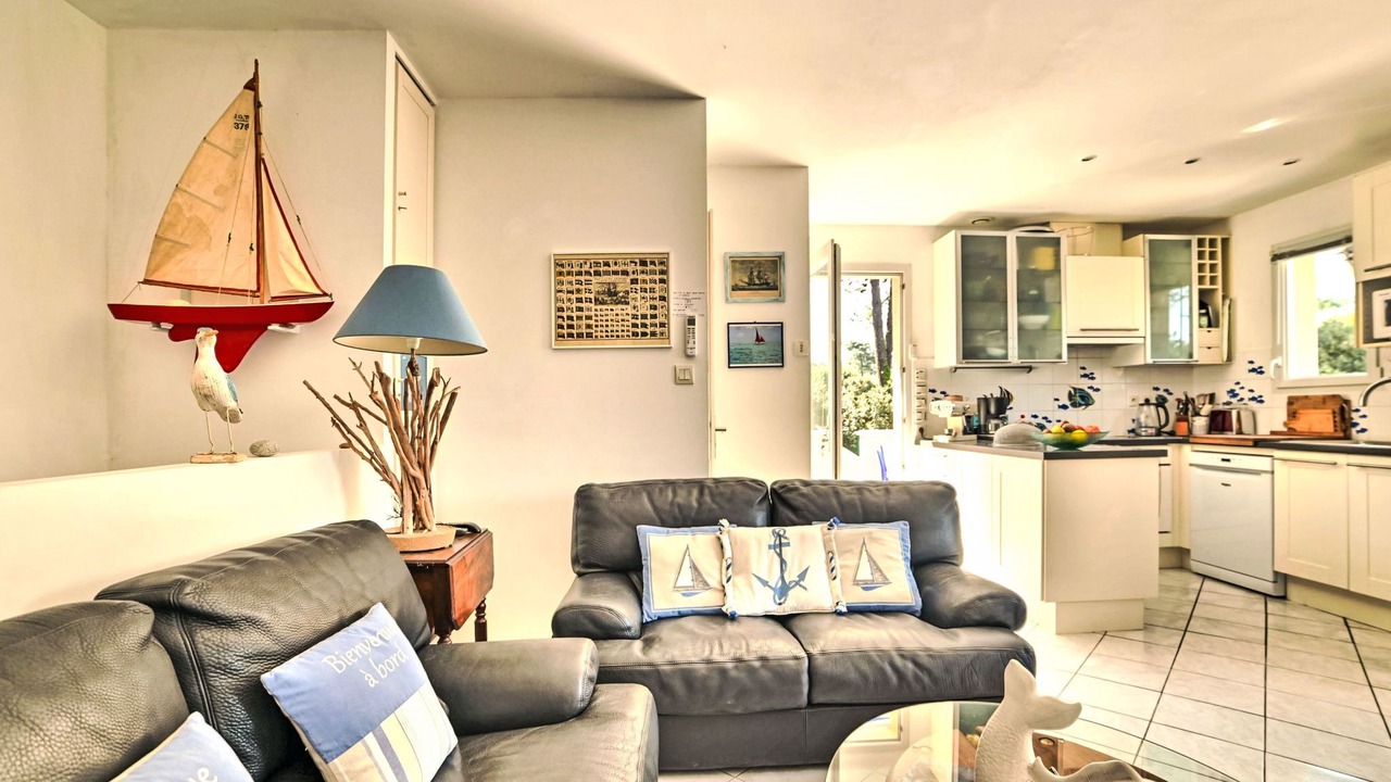 Photo of Livingroom in Domino