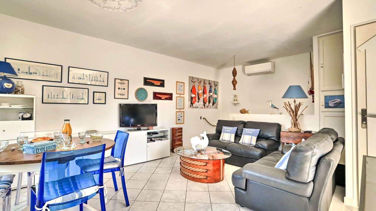 Photo of Livingroom in Domino