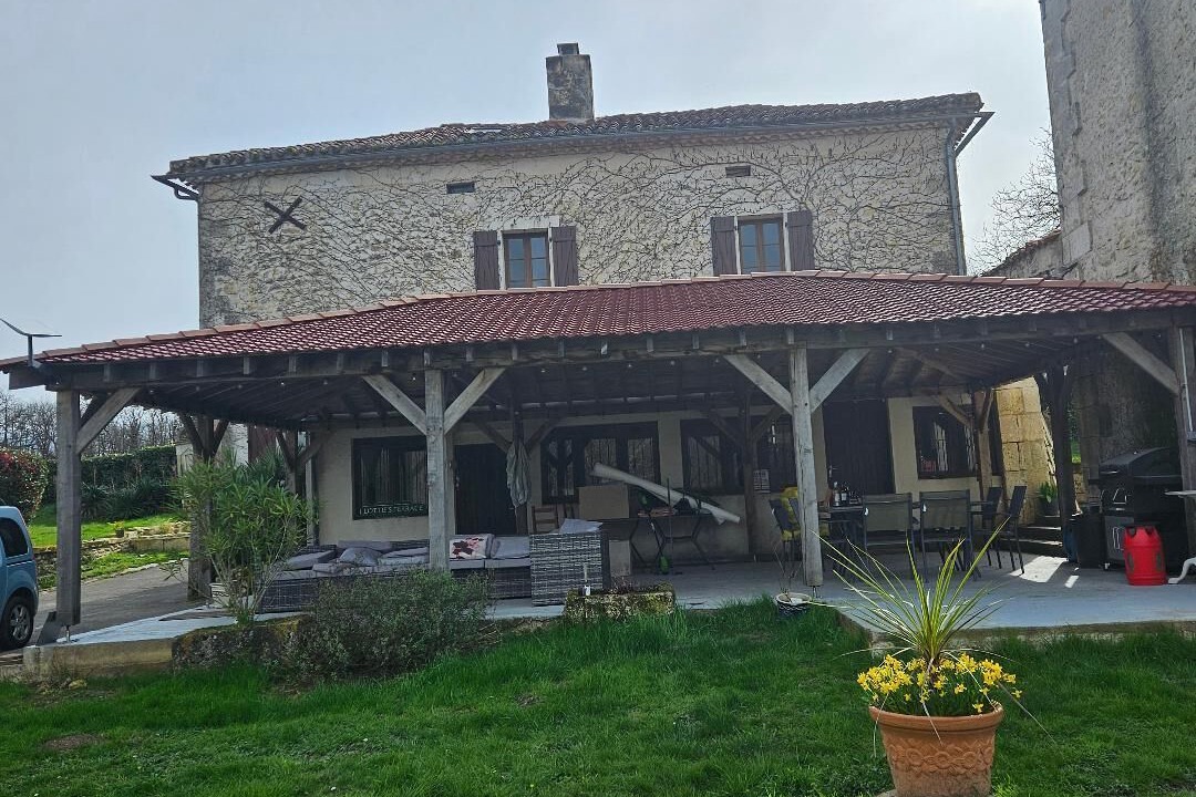 Photo of Outdoor in Champagne-et-Fontaine