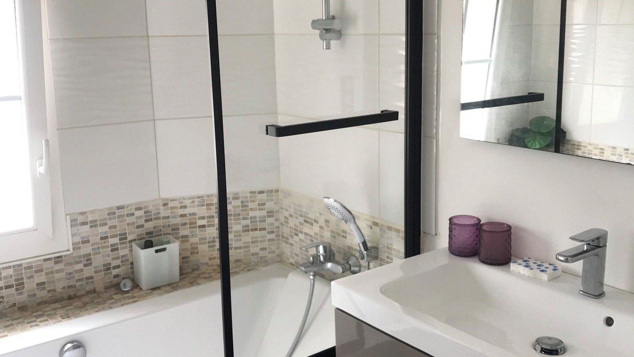 Photo of Bathroom in Quartier de l'Hippodrome