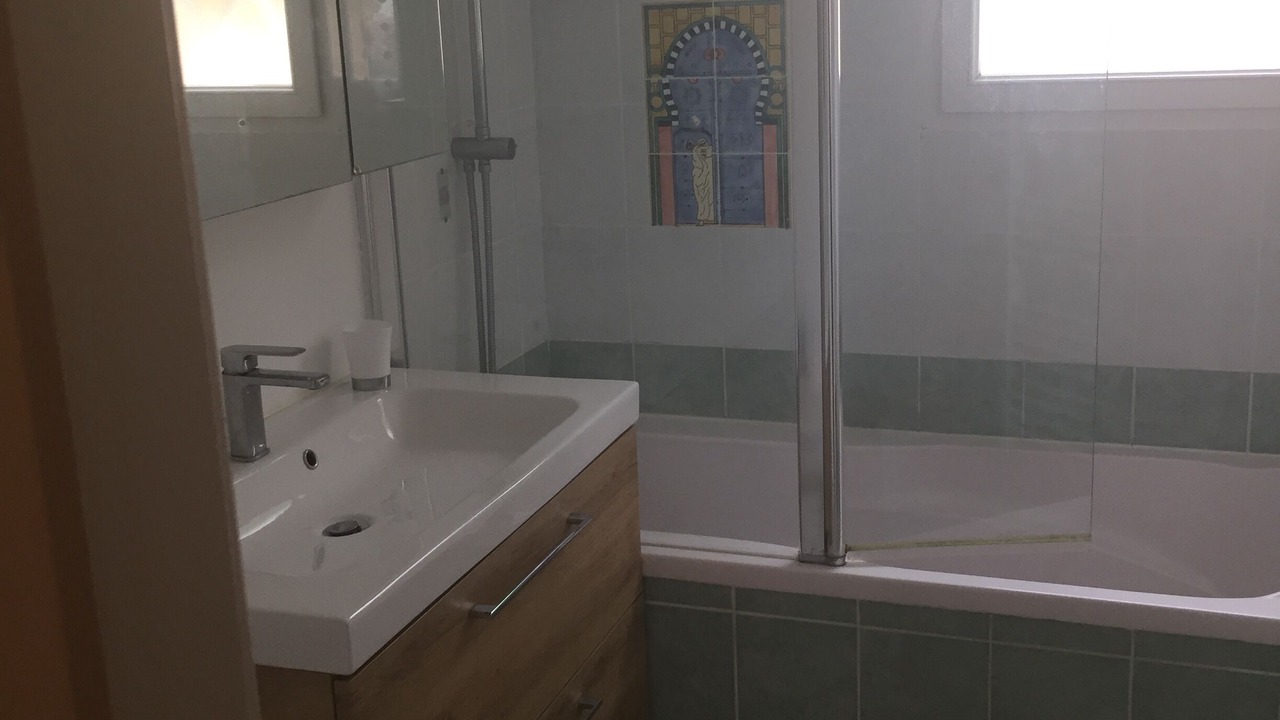Photo of Bathroom in Lagord