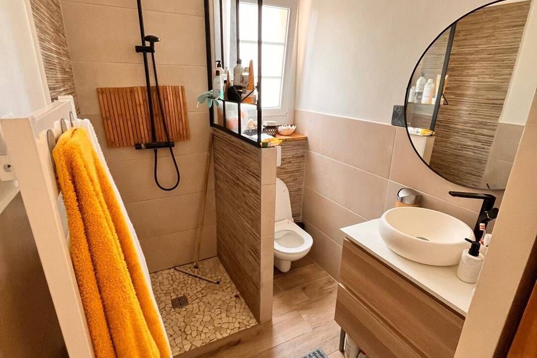 Photo of Bathroom in Messanges