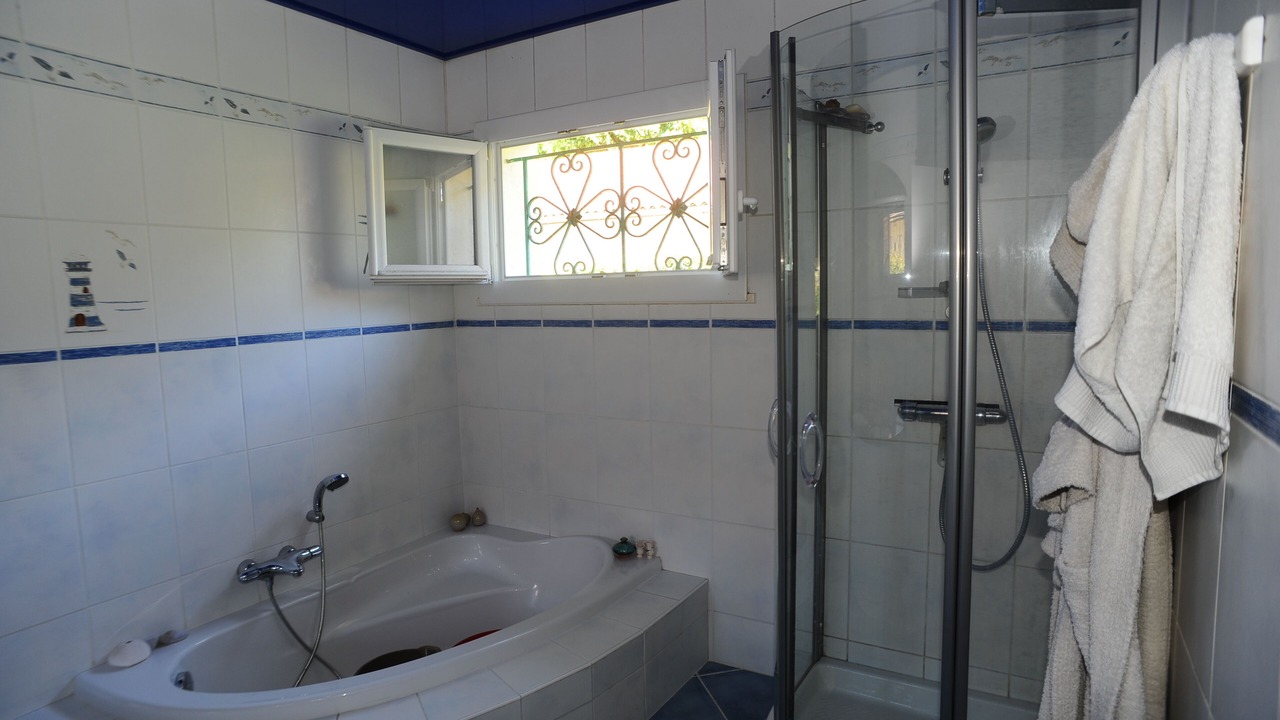 Photo of Bathroom in Leognan