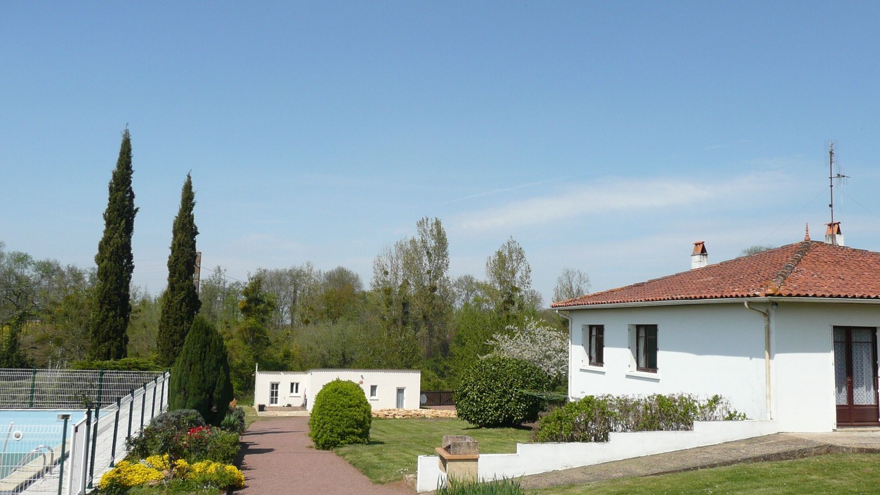 Photo of Outdoor in Cravans