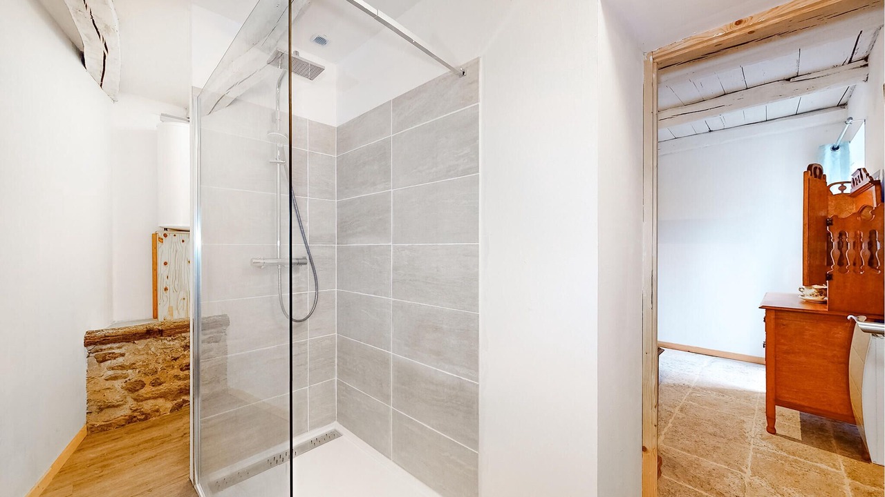 Photo of Bathroom in Doux