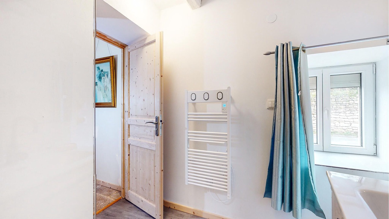 Photo of Bathroom in Doux