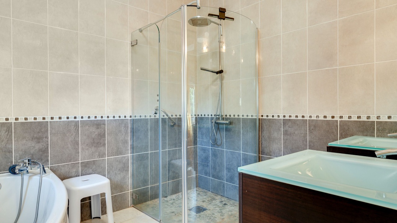 Photo of Bathroom in Saint-Andre-de-Cubzac