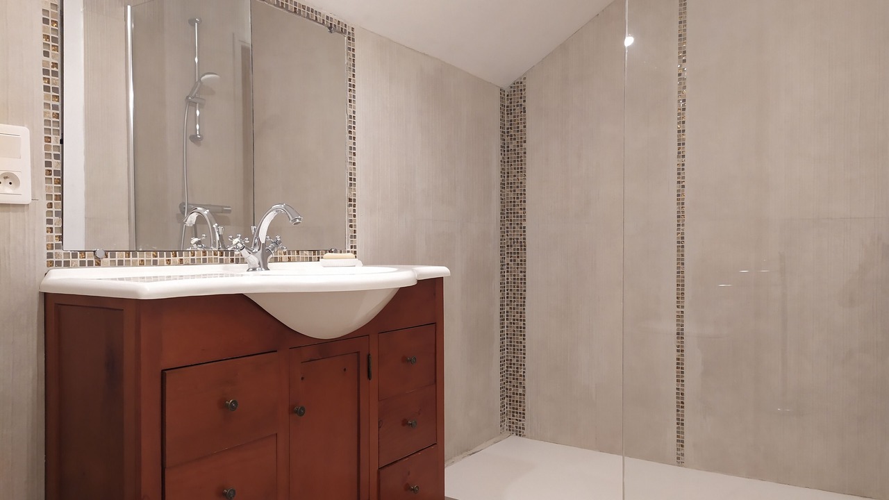Photo of Bathroom in Saint-Cybranet