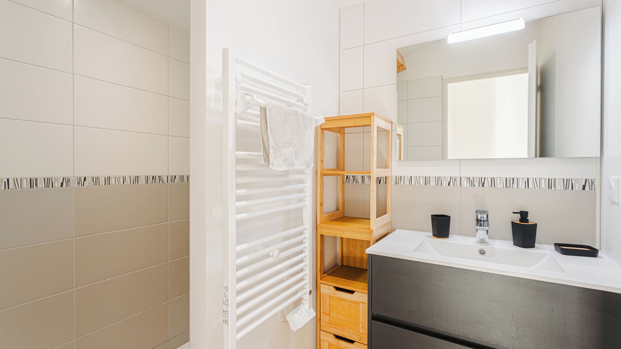 Photo of Bathroom in Domino