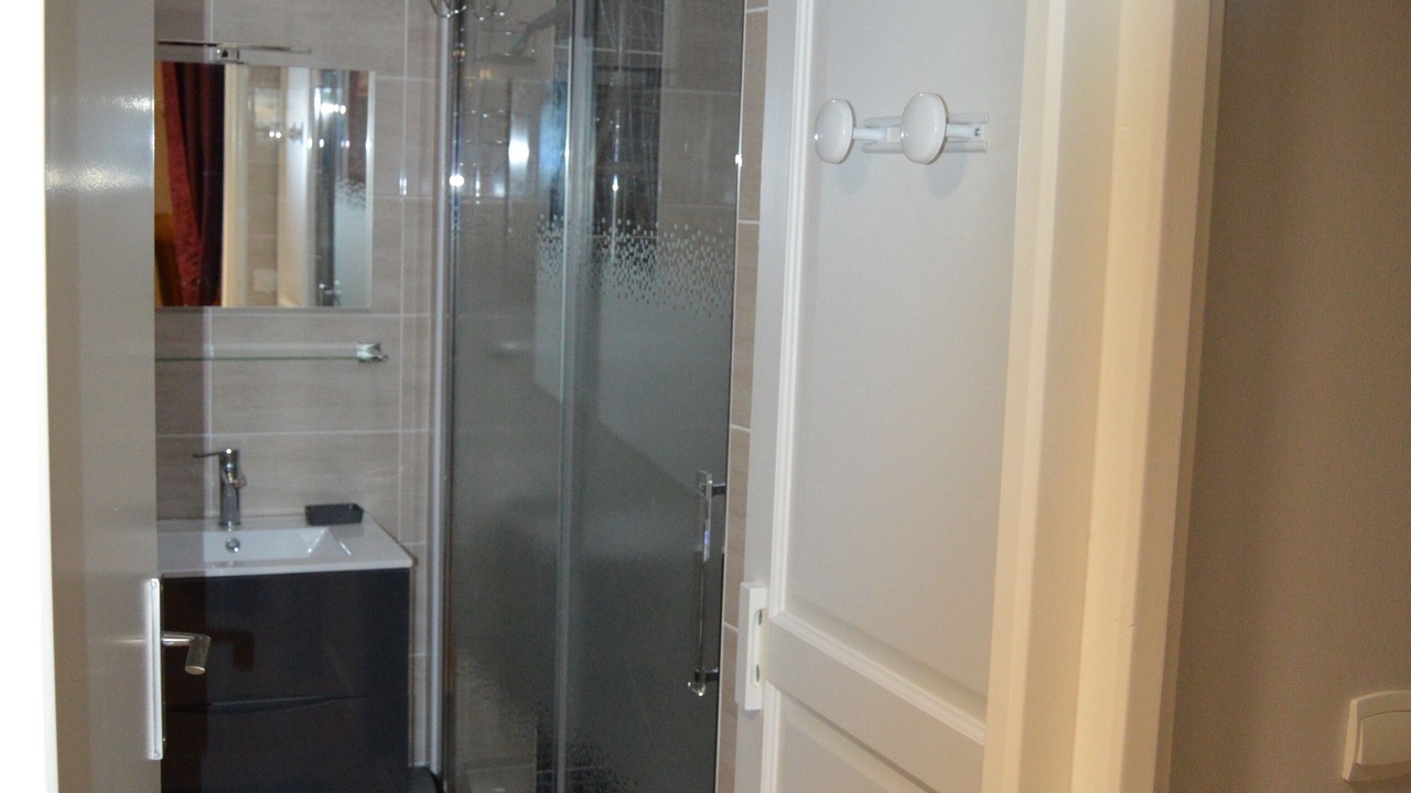 Photo of Bathroom in Neulles