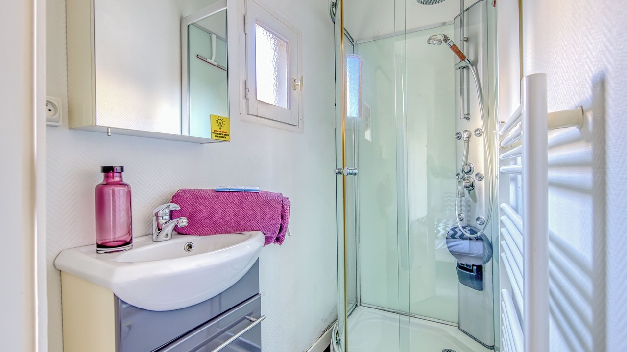 Photo of Bathroom in Libourne